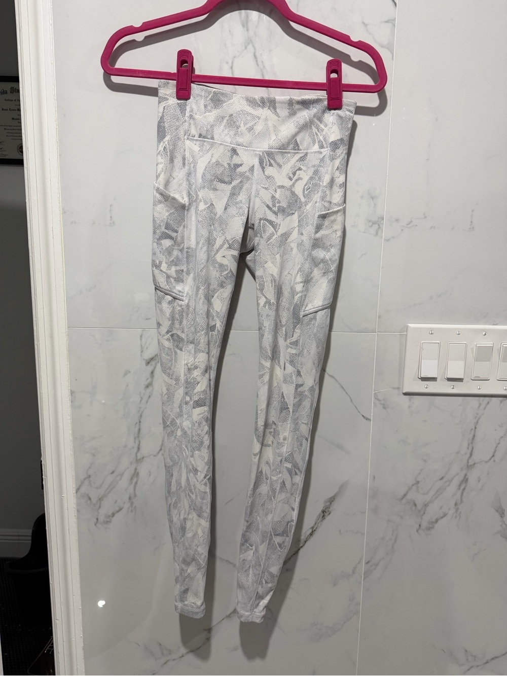 lululemon speed up tight  White and Light Gray Speckled Leggings size 4